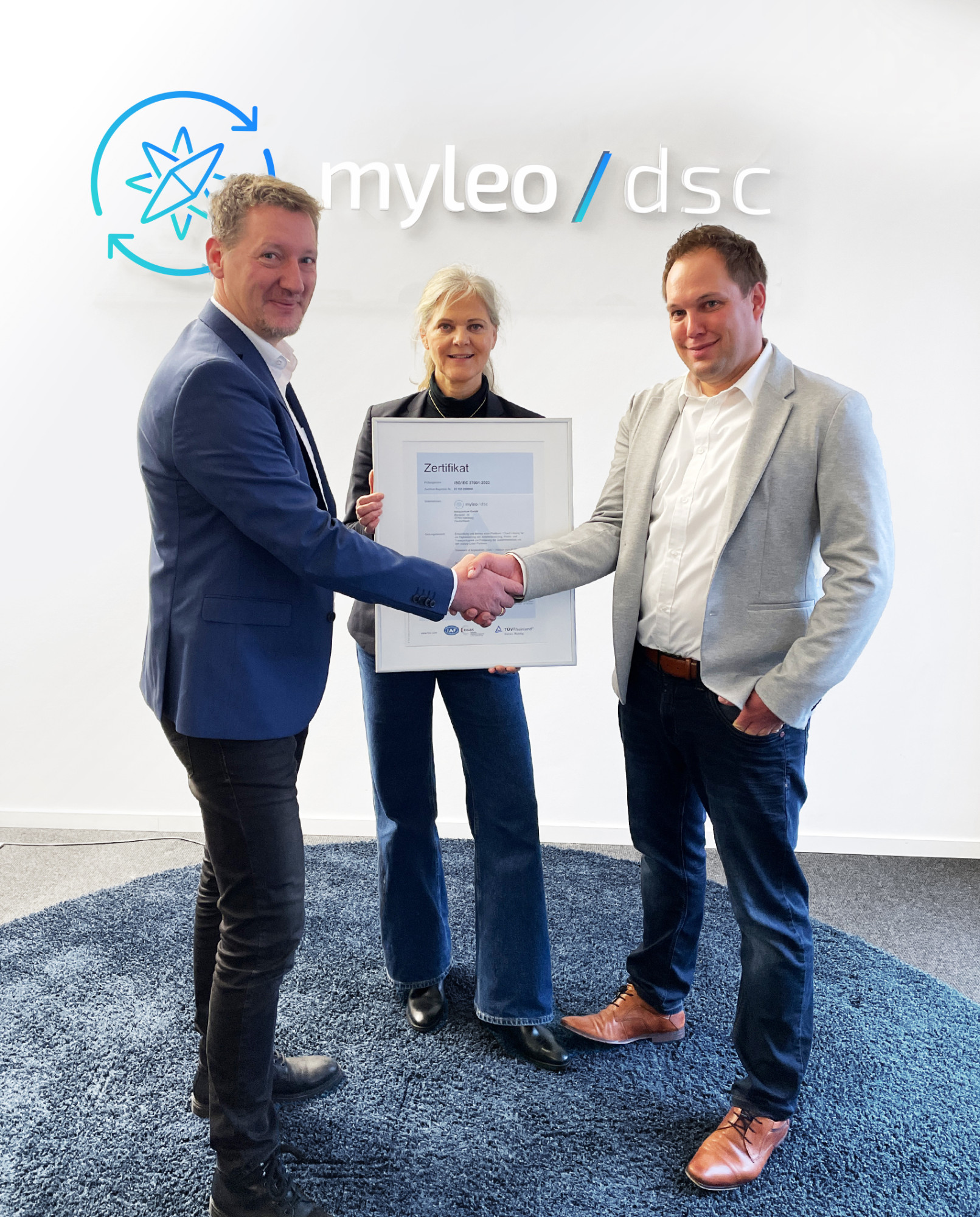 Guido Weiland, CEO of leoquantum GmbH, Petra Kallen, Head of Business Administration leoquantum GmbH and Martin Schrand, Lead Auditor ISMS ISO27001 TÜV Rheinland